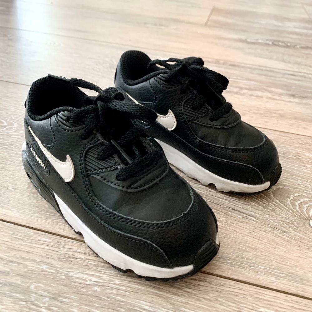 833416-025 Nike AirMax 90 Leather Sneaker- Size 8C